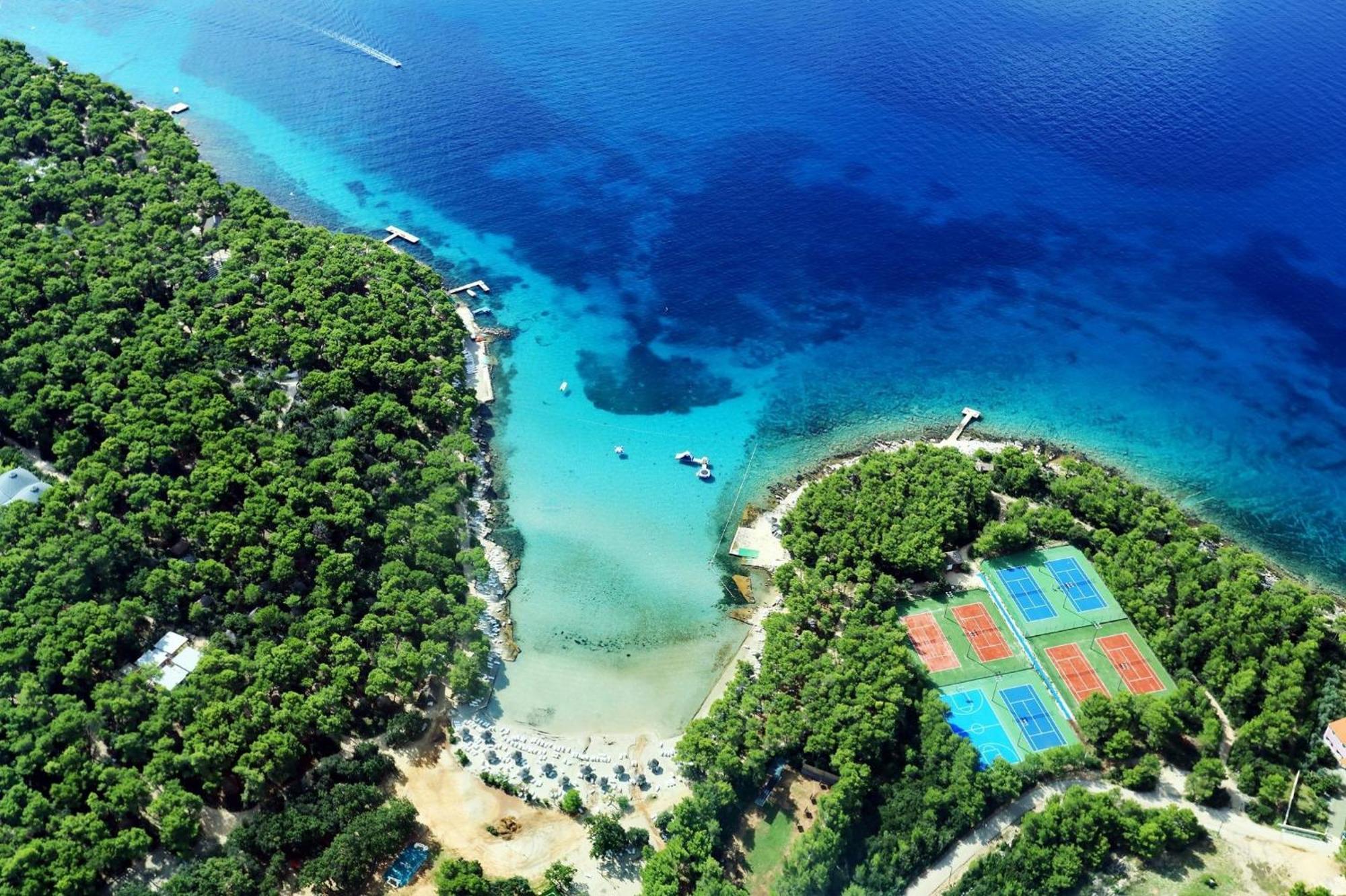 Pine Beach Pakostane Hotel Exterior photo