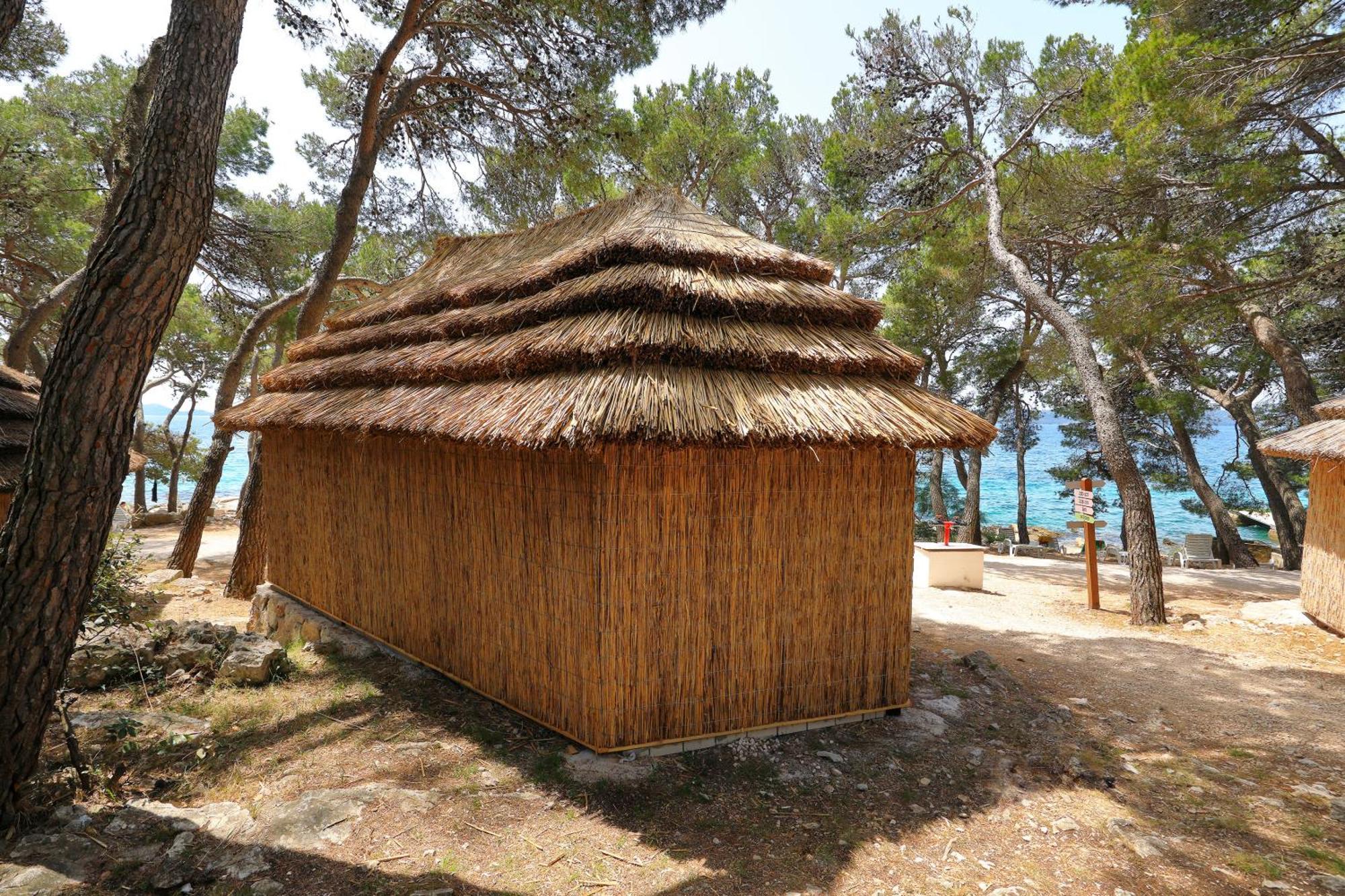 Pine Beach Pakostane Hotel Exterior photo